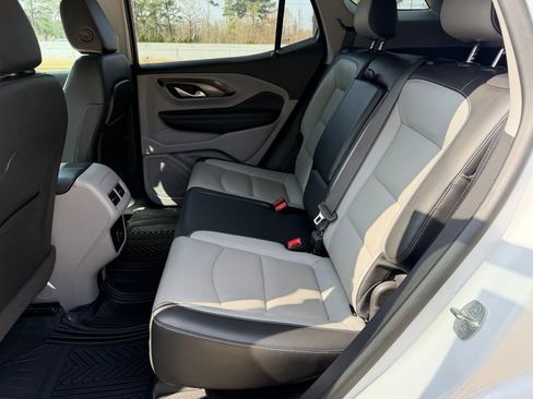 Used 2022 GMC Terrain SLT image 13