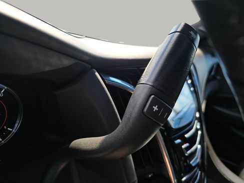 Used 2018 Cadillac Escalade ESV Platinum AWD/4WD image 17