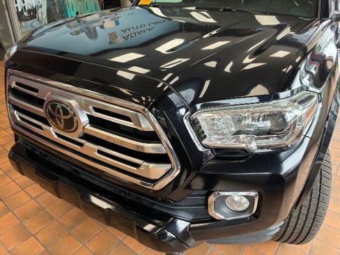 Used 2019 Toyota Tacoma Limited image 7