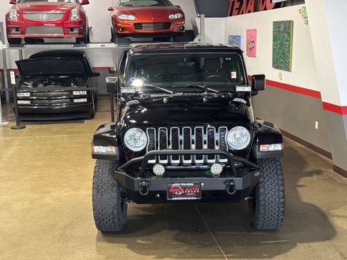Used 2023 Jeep Gladiator Overland w/ Cold Weather Group AWD/4WD image 5