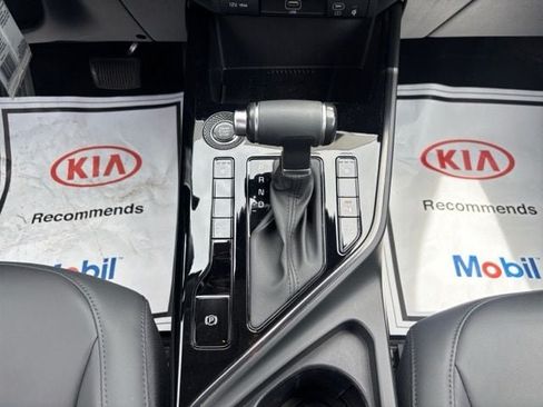 Certified 2023 Kia Niro EX FWD image 14