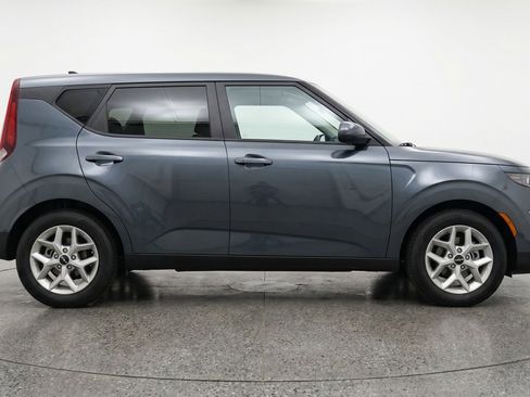 Used 2025 Kia Soul LX w/ LX Technology Package FWD image 11