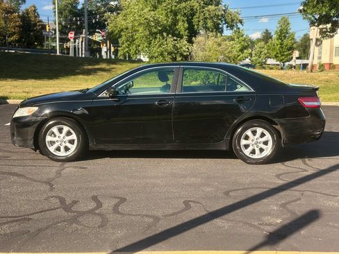 Used 2011 Toyota Camry LE w/ LE Extra-Value Pkg FWD image 4