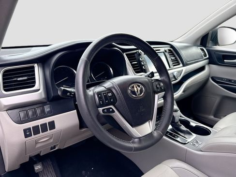 Used 2014 Toyota Highlander XLE image 9