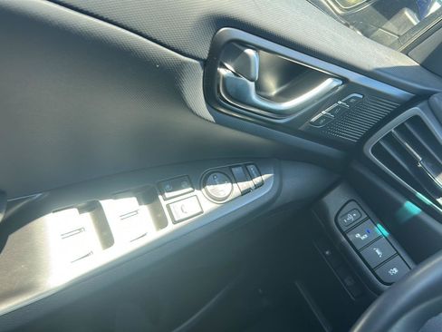 Used 2022 Hyundai Ioniq Limited FWD image 9