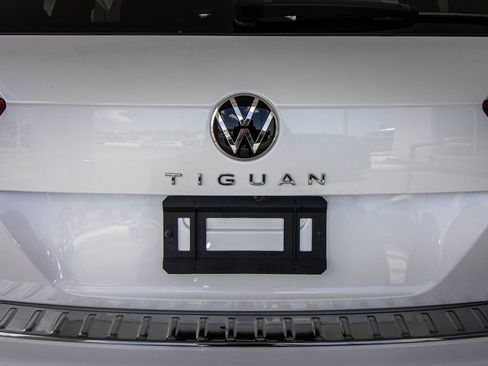 Certified 2024 Volkswagen Tiguan SEL R-Line AWD/4WD image 15