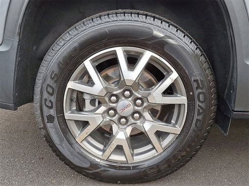 Used 2022 GMC Acadia SLE w/ Driver Convenience Package image 8