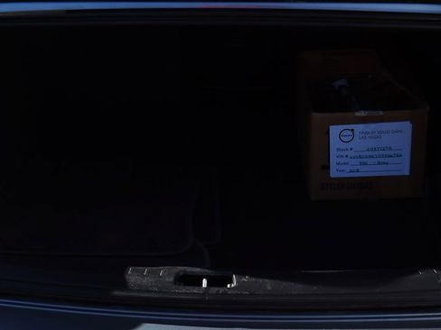 Used 2018 Volvo S90 T8 Momentum w/ Convenience Package image 25