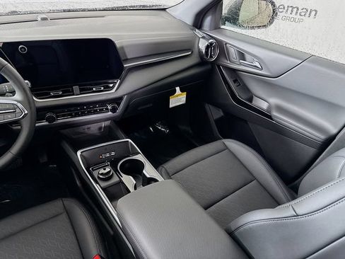 New 2026 Chevrolet Equinox LT w/ Convenience Package II FWD image 24