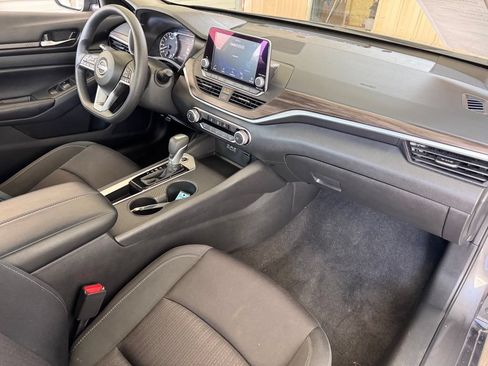 Used 2025 Nissan Altima 2.5 SV FWD image 16