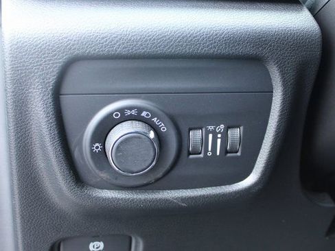 Used 2025 Jeep Grand Cherokee Laredo w/ Luxury Tech Group I image 15