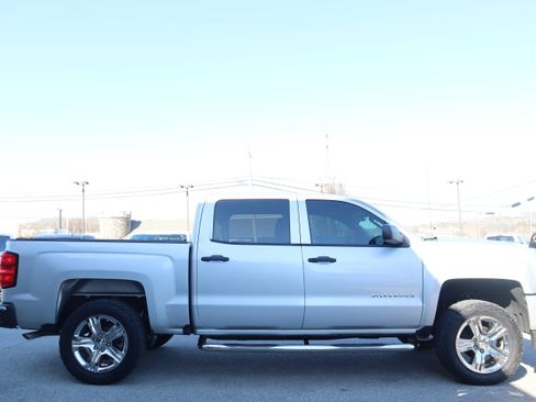 Used 2018 Chevrolet Silverado 1500 Custom w/ Custom Value Package image 6