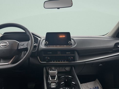 Used 2025 Nissan Rogue SV image 17