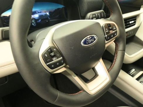 Used 2025 Ford Explorer Active w/ Active Comfort Package AWD/4WD image 15