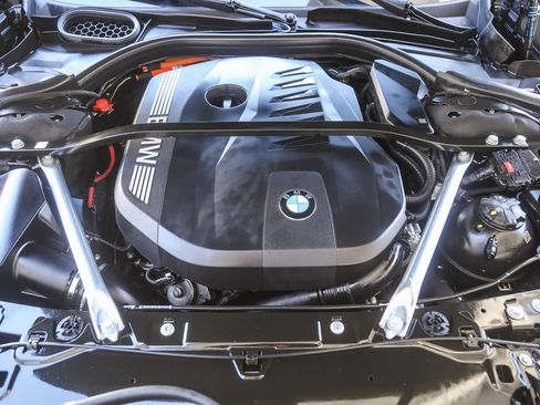 Used 2025 BMW 750e xDrive w/ Premium Package image 22