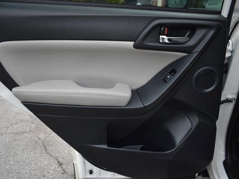 Used 2018 Subaru Forester 2.5i Limited image 14