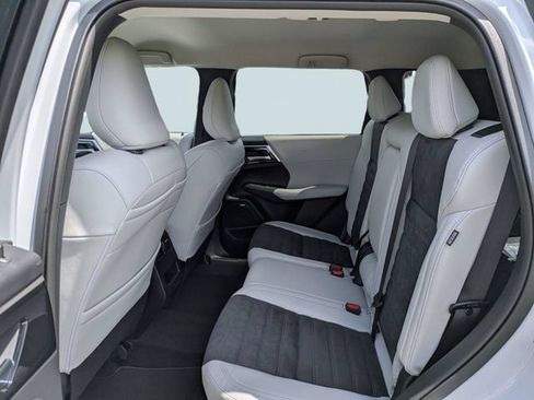 New 2026 Mitsubishi Outlander SE FWD image 12