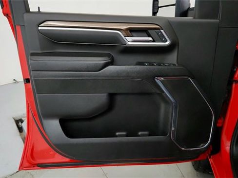 Used 2024 Chevrolet Silverado 2500 LT image 11