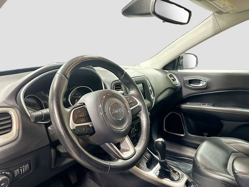 Used 2019 Jeep Compass Latitude image 11