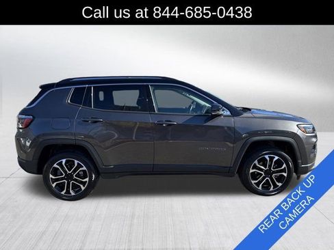 Used 2022 Jeep Compass Limited image 4