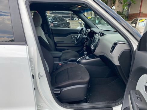 Used 2016 Kia Soul w/ Convenience Package FWD image 32