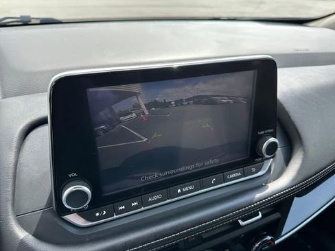 Used 2025 Nissan Rogue SV AWD/4WD image 16