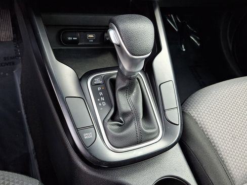 Certified 2025 Kia Soul LX w/ LX Technology Package FWD image 14