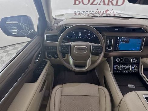 Used 2022 GMC Yukon Denali w/ Denali Premium Package image 28