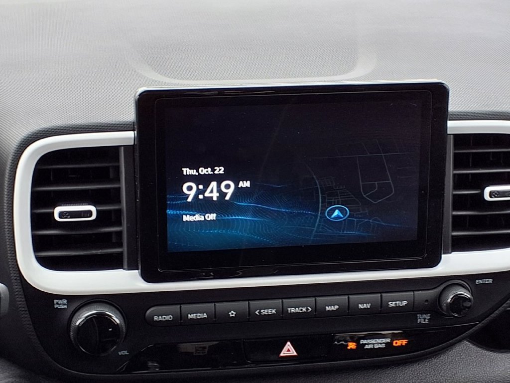 Used 2025 Hyundai Venue Limited FWD image 14
