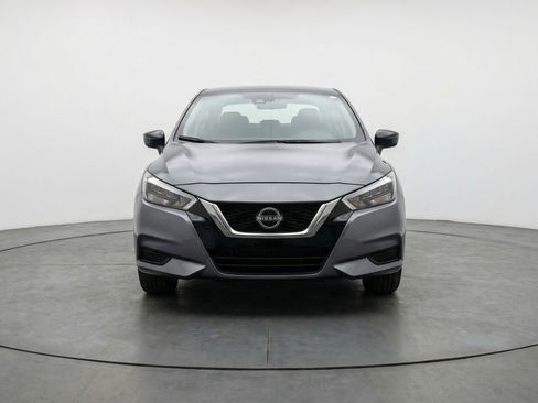 Used 2025 Nissan Versa SV image 2