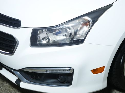 Used 2015 Chevrolet Cruze LT w/ RS Package image 16