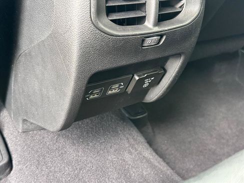 Used 2022 Jeep Cherokee Trailhawk w/ Premium Leather Package AWD/4WD image 11