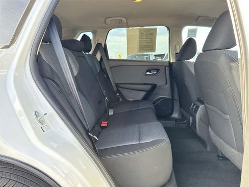 Used 2023 Nissan Rogue SV image 32