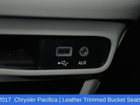 Used 2017 Chrysler Pacifica Touring-L FWD image 23