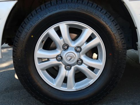 Used 2005 Lexus LX 470 4WD image 30