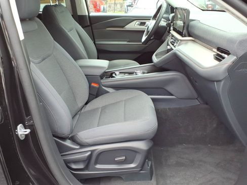 Used 2025 Ford Explorer Active AWD/4WD image 11