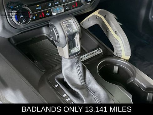 Used 2025 Ford Bronco Badlands image 17