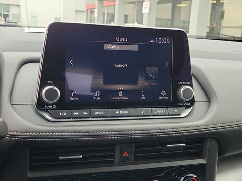 Used 2025 Nissan Rogue SV image 26