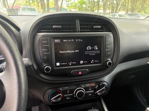Used 2025 Kia Soul LX w/ LX Technology Package FWD image 20