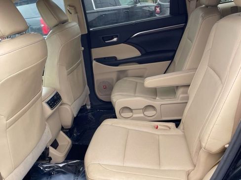 Used 2016 Toyota Highlander Limited AWD/4WD image 3