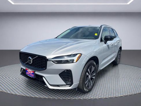 Used 2024 Volvo XC60 B5 Core AWD/4WD image 2