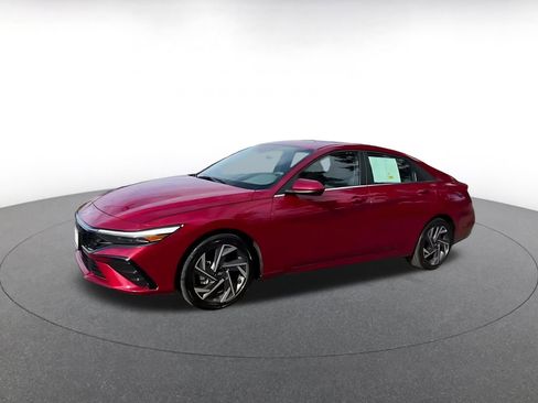 Used 2025 Hyundai Elantra SEL image 8