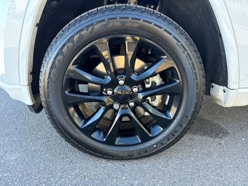 Used 2021 Jeep Grand Cherokee Laredo X image 25