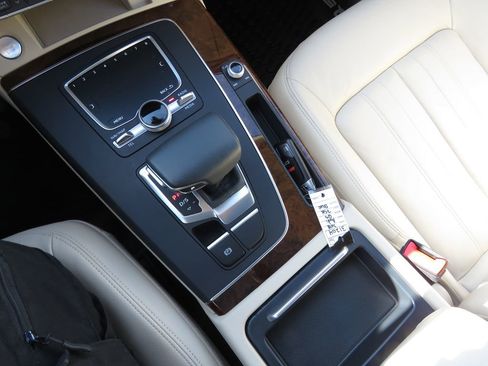 Used 2018 Audi Q5 2.0T Premium Plus w/ Premium Plus Package image 24