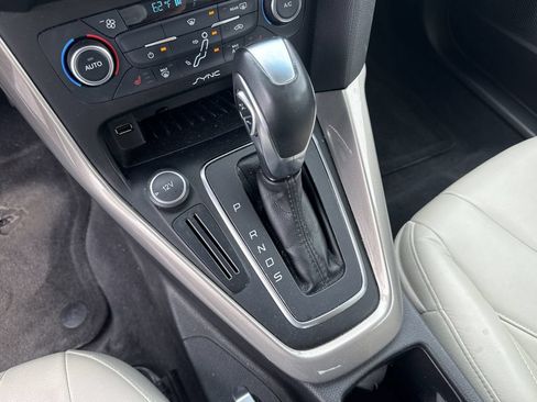 Used 2015 Ford Focus Titanium FWD image 19