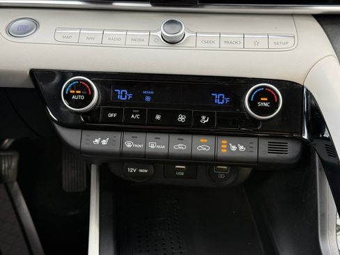 Used 2023 Hyundai Elantra Limited image 28