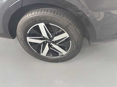 Used 2023 Kia Sorento EX w/ Panoramic Sunroof Package FWD image 11