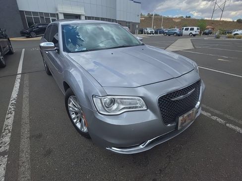 Used 2016 Chrysler 300 C RWD image 3