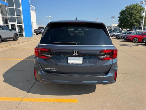 Used 2025 Honda Odyssey EX-L image 3