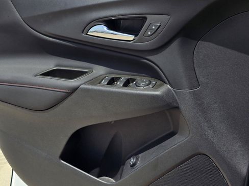 Used 2023 Chevrolet Equinox RS FWD image 25